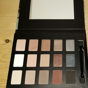 15 Color Eyeshadow Palette.